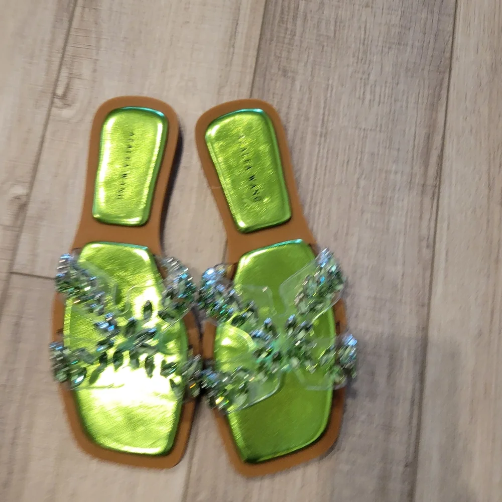 AZALEA WANG FALKEN GREEN SANDAL SIZE 7.5 NWOT